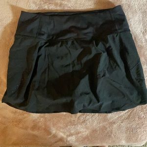 Athleta black exercise skirt. Size small. Worn twice. Like new.